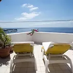 Apartmán Modern With Sea View In *